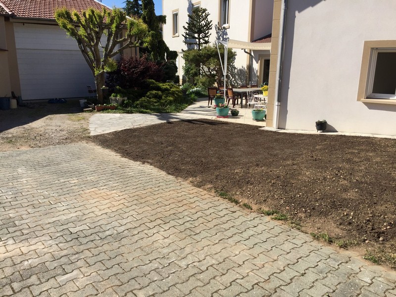 Création de massif Saint-Georges-de-Reneins