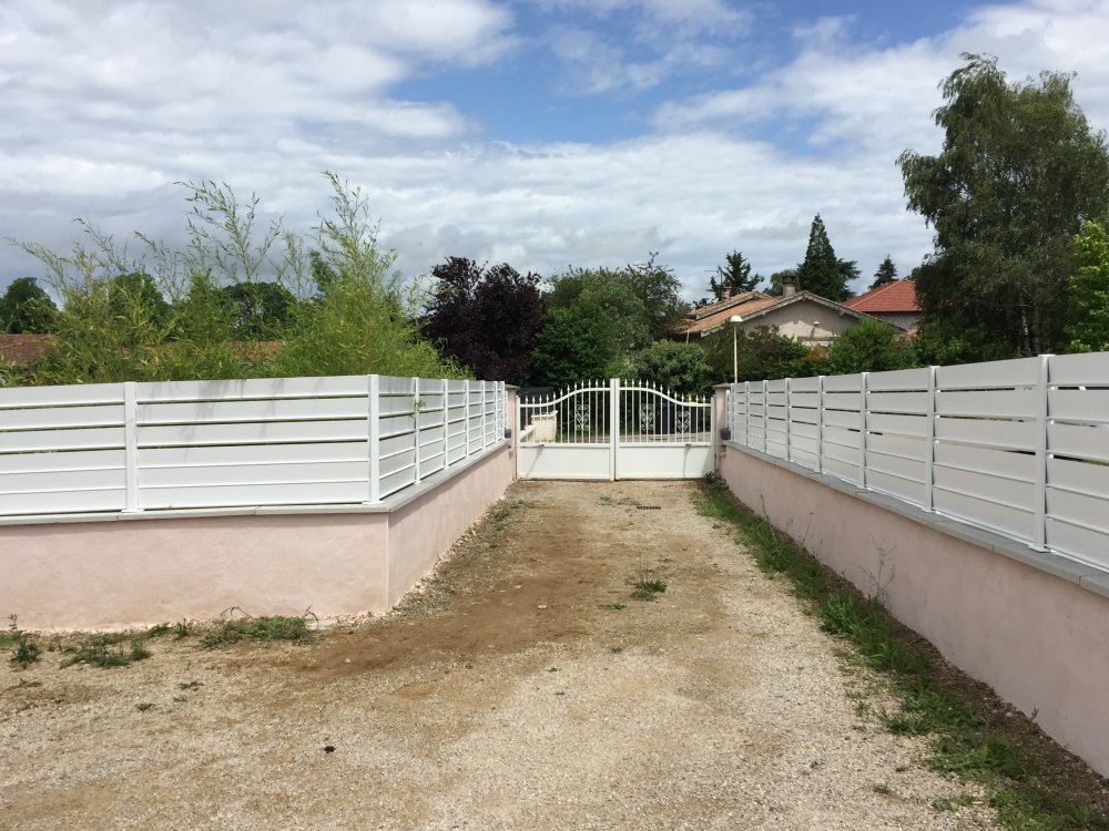 Pose de clôture en lames aluminium à Anse